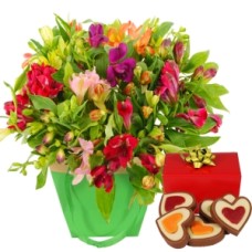 Alstroemeria in gift bag + chocolate hearts (Bag with 10 mixed Alstroemeria + hearts of chocolate)